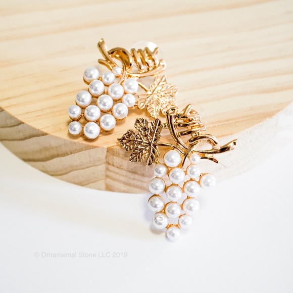 ORNAMENTAL STONE Lacey Grape Cluster Faux Pearl - Picture 2 of 8